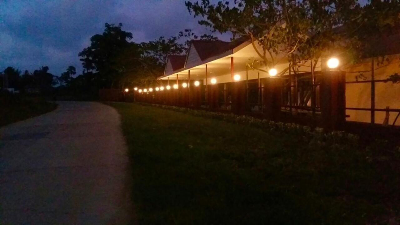 Hill Garden Hotel Chaungtha Bagian luar foto