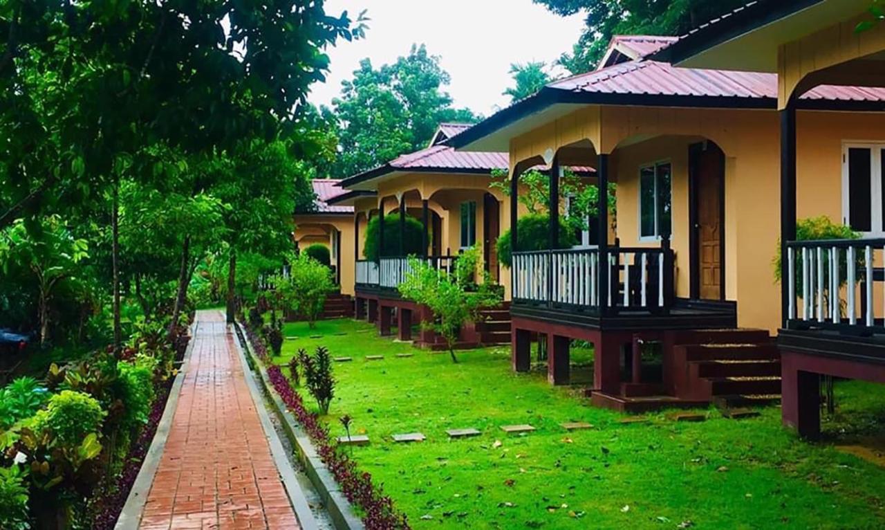 Hill Garden Hotel Chaungtha Bagian luar foto