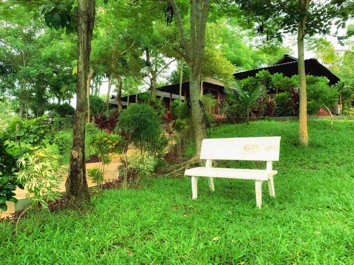 Hill Garden Hotel Chaungtha Bagian luar foto