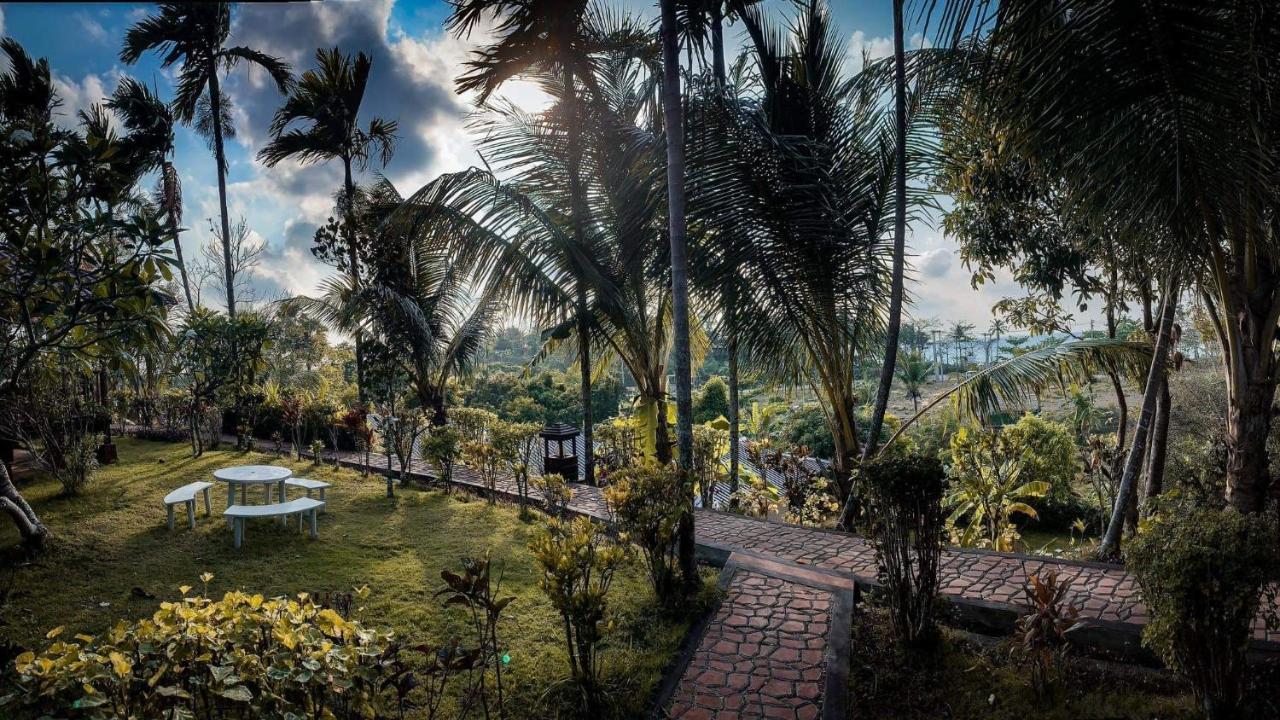 Hill Garden Hotel Chaungtha Bagian luar foto