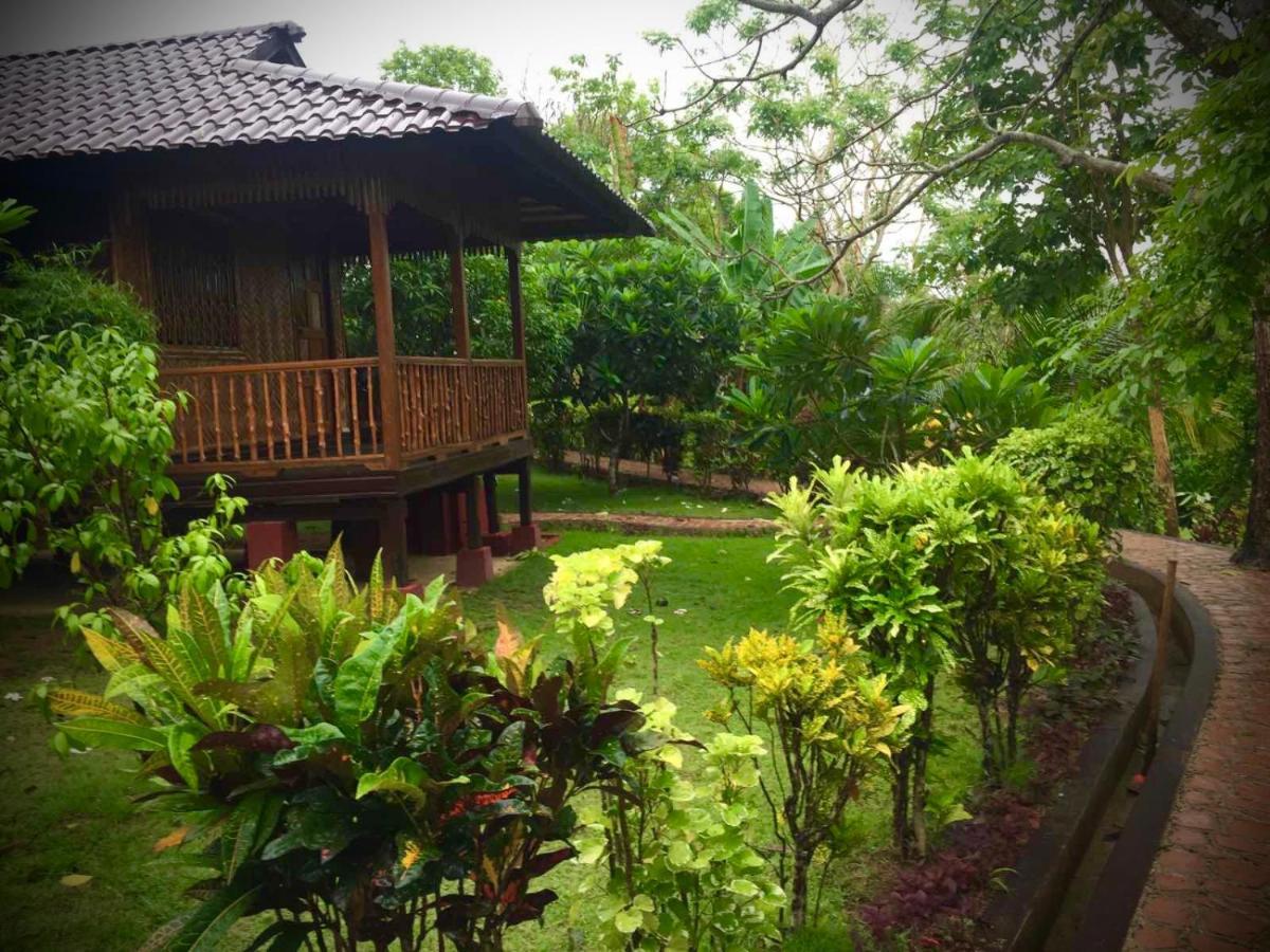 Hill Garden Hotel Chaungtha Bagian luar foto