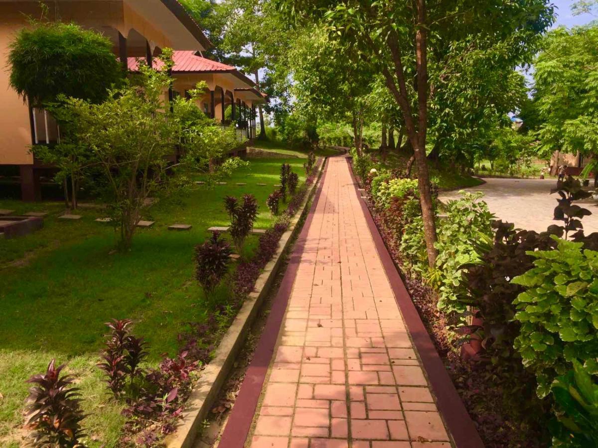 Hill Garden Hotel Chaungtha Bagian luar foto