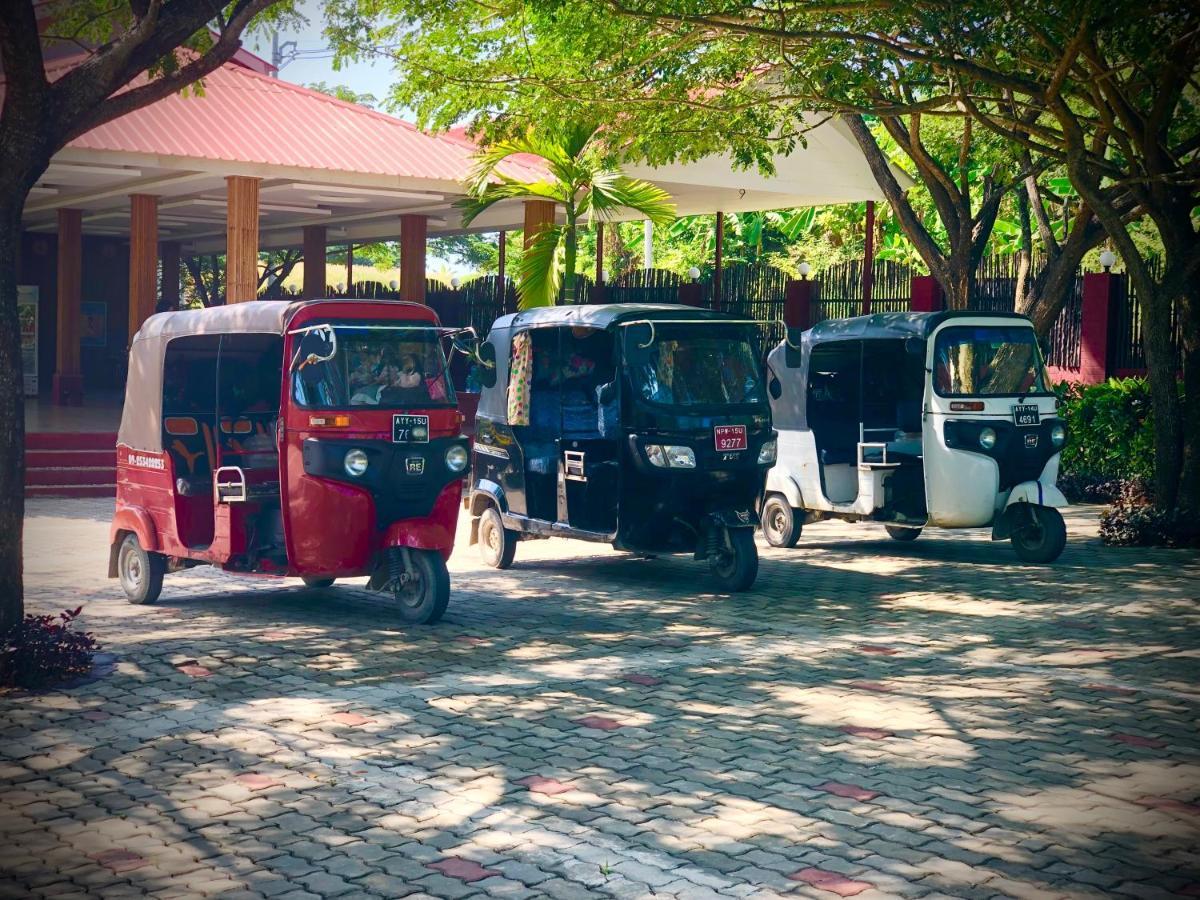 Hill Garden Hotel Chaungtha Bagian luar foto