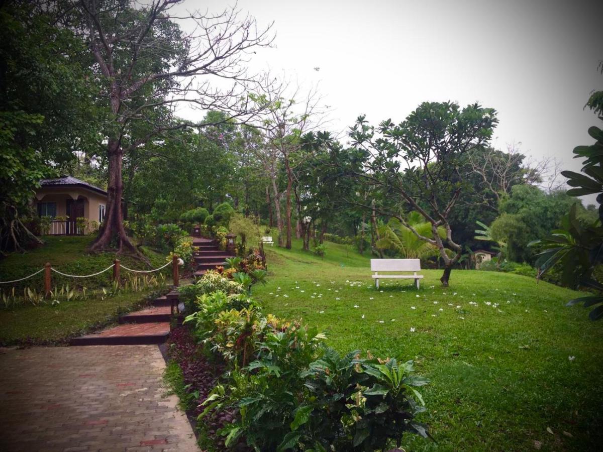 Hill Garden Hotel Chaungtha Bagian luar foto