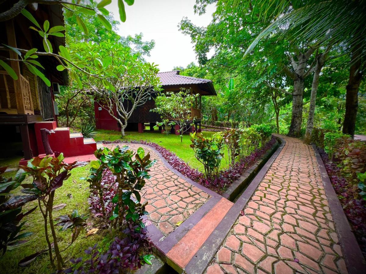 Hill Garden Hotel Chaungtha Bagian luar foto