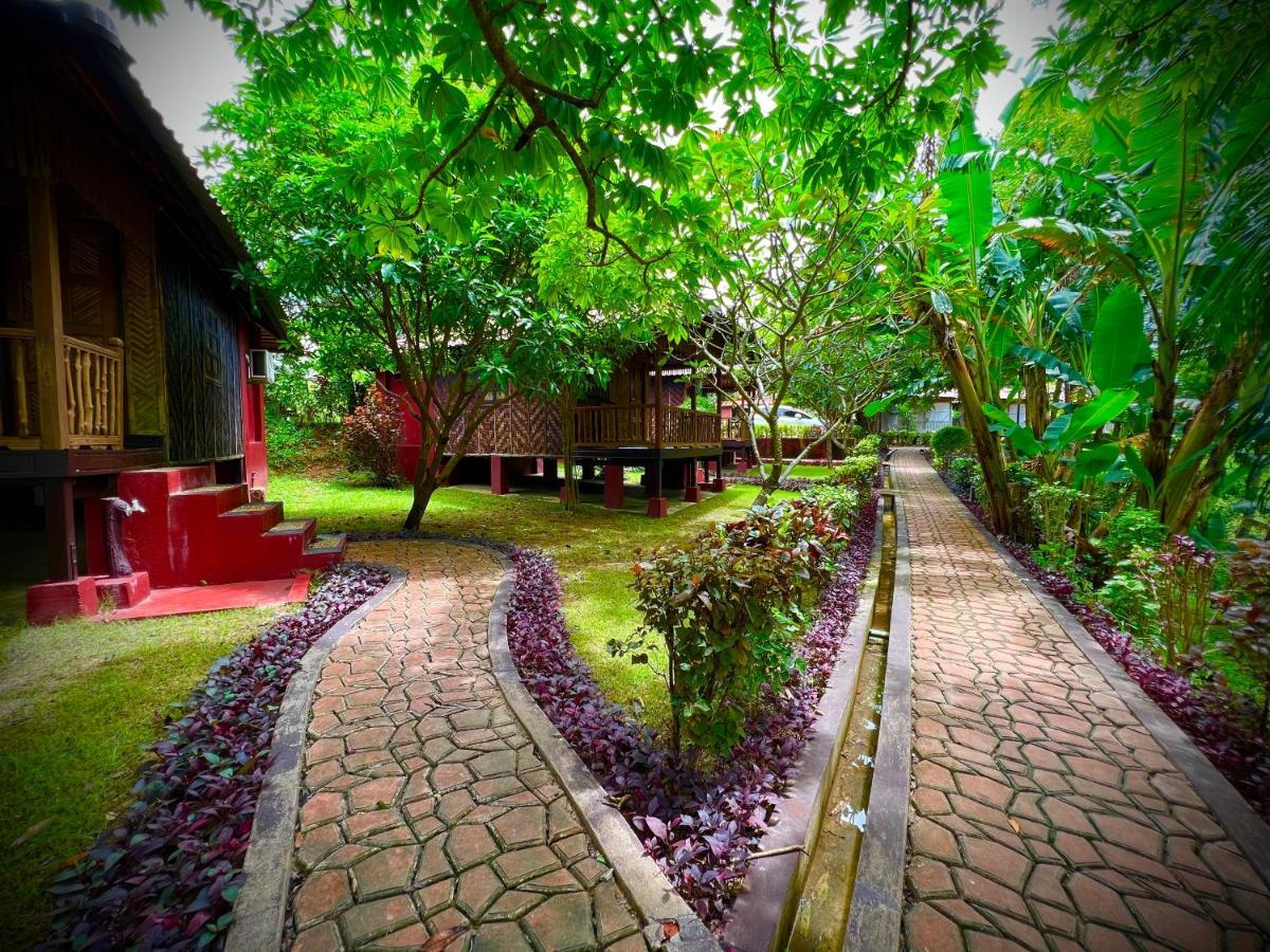 Hill Garden Hotel Chaungtha Bagian luar foto