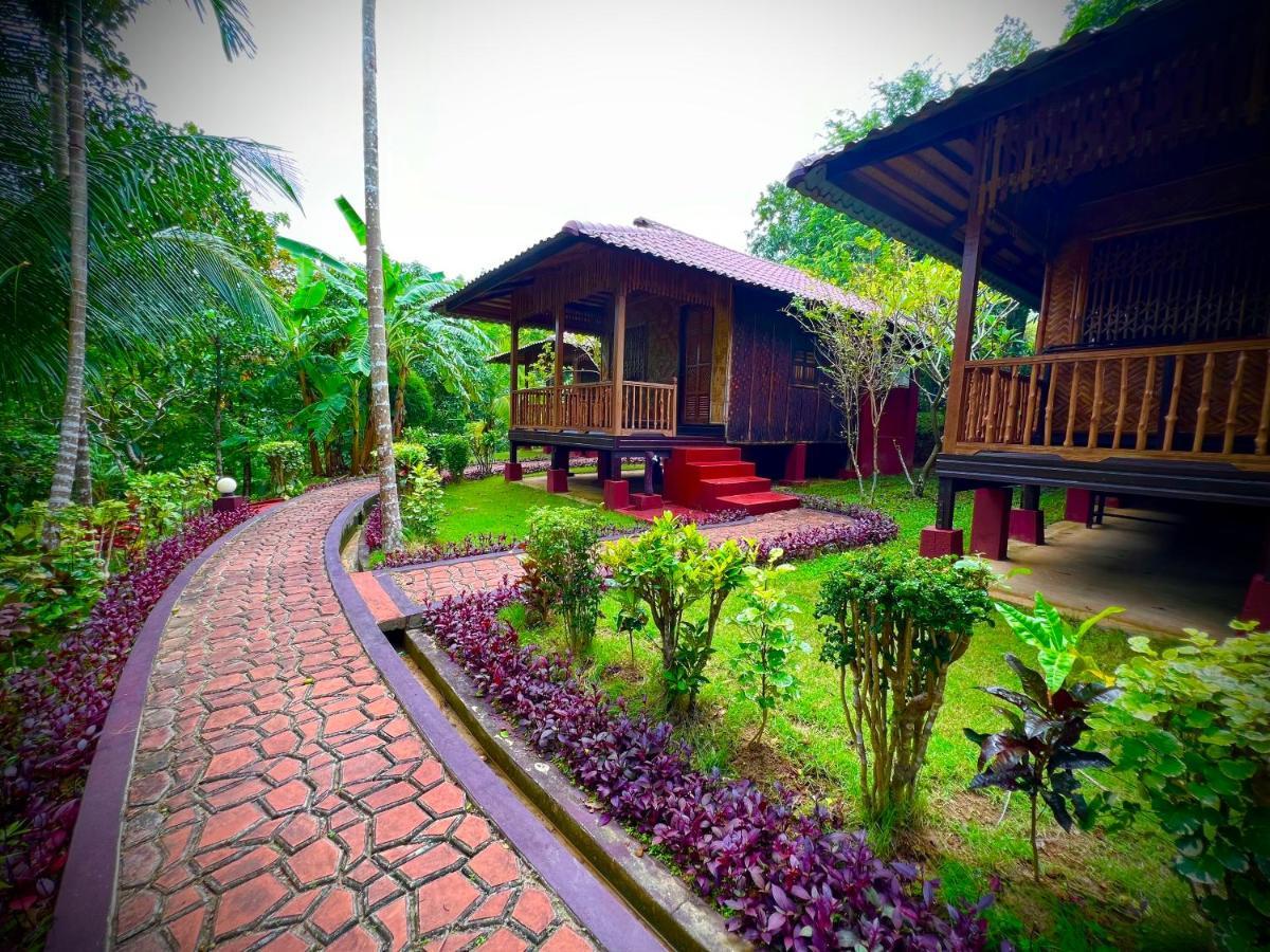 Hill Garden Hotel Chaungtha Bagian luar foto