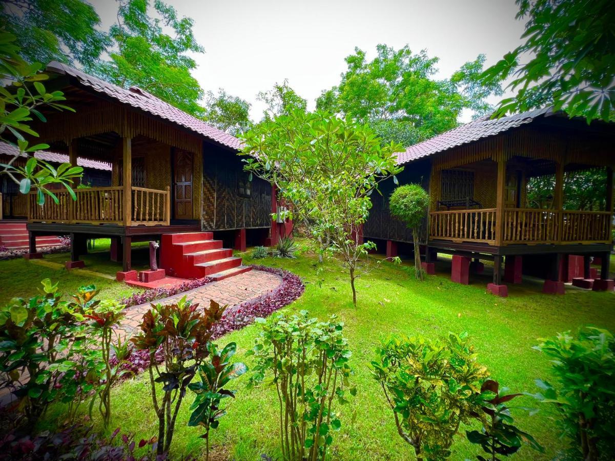 Hill Garden Hotel Chaungtha Bagian luar foto