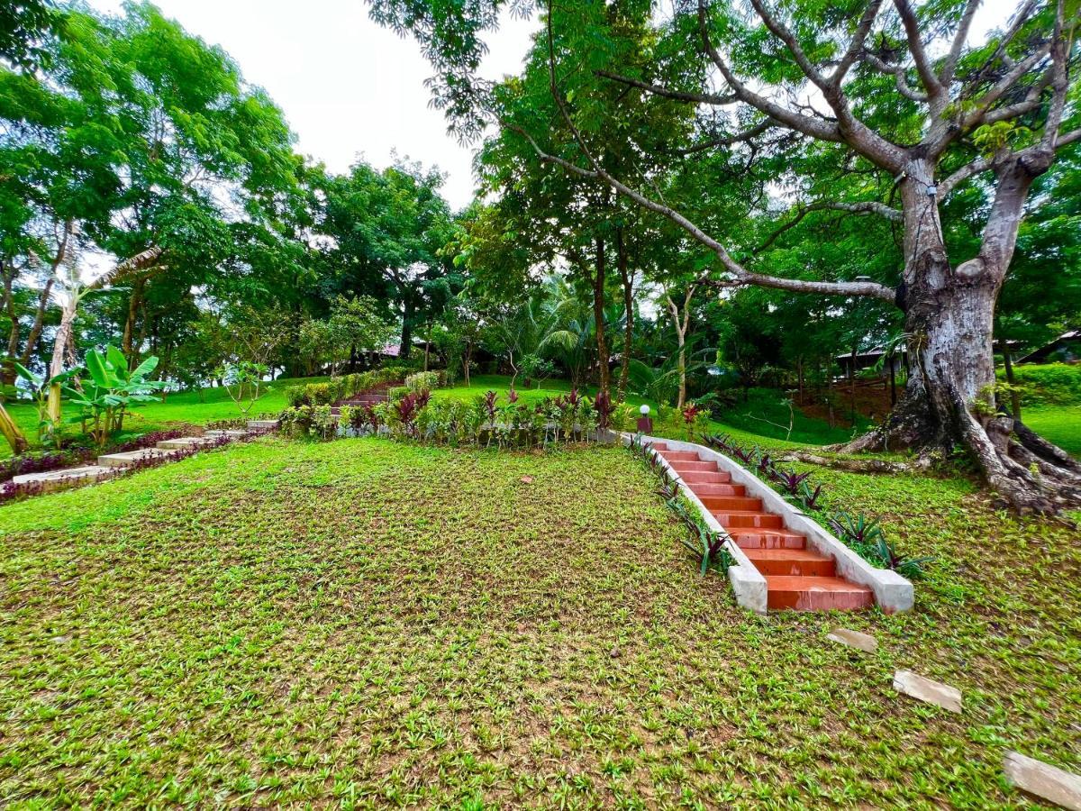 Hill Garden Hotel Chaungtha Bagian luar foto